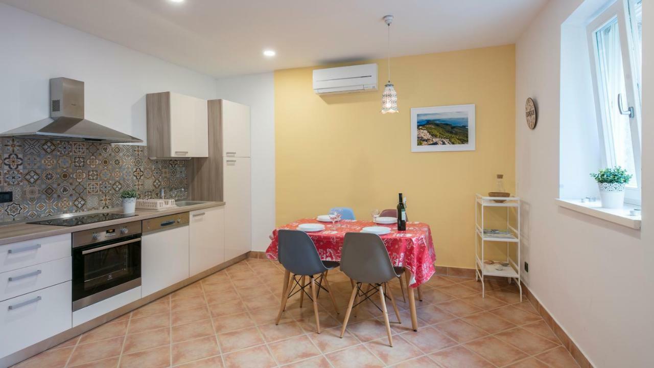 Apartments Villa Adrienne Mali Lošinj Esterno foto